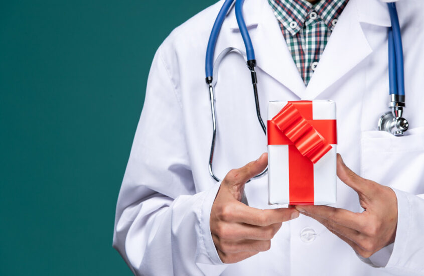 24 idei de cadouri pentru doctori barbati