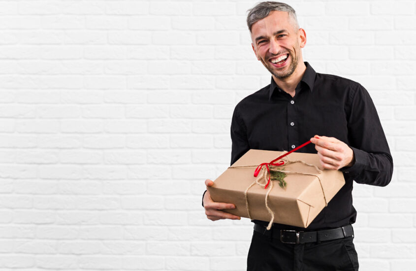 28 idei de cadouri pentru barbati de 50 ani